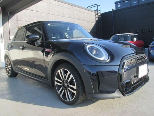 Car thumbnail 3