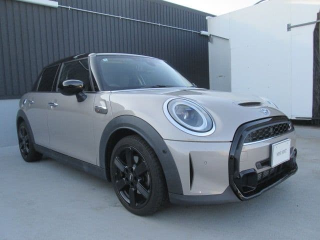 Car thumbnail 3