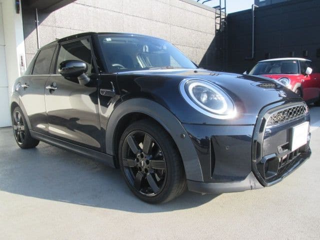 Car thumbnail 3