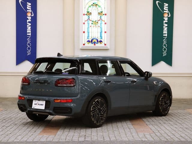 Car thumbnail 3