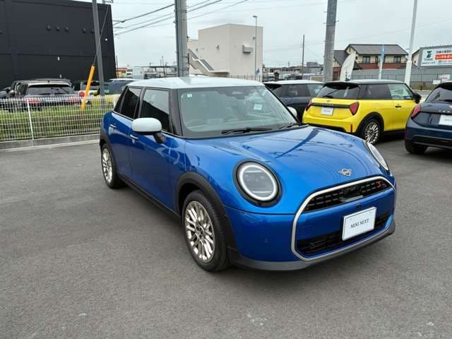 Car thumbnail 3