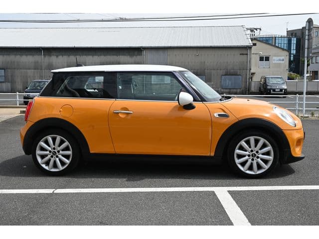 Car thumbnail 3