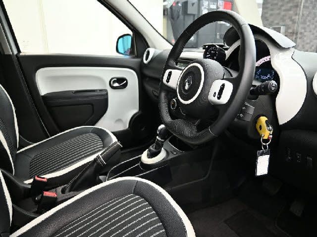 Car thumbnail 4
