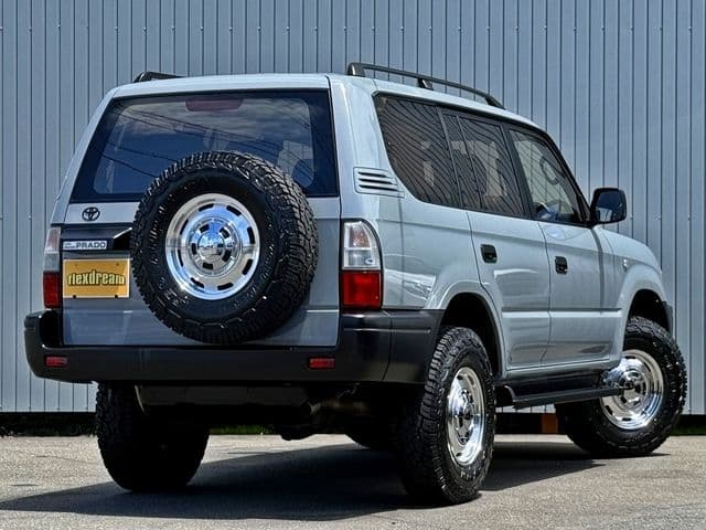 Car thumbnail 3