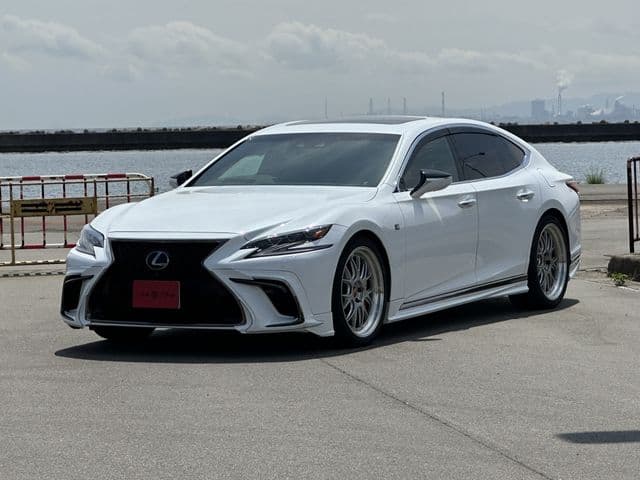 Car image 1