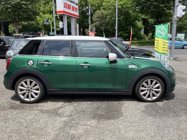 Car thumbnail 2