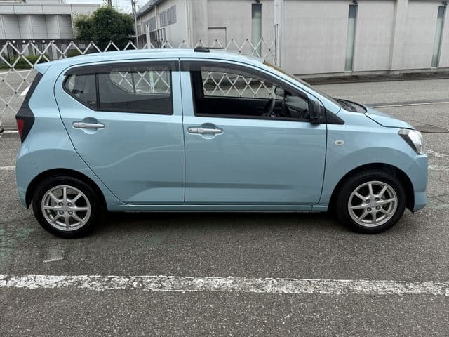 Car thumbnail 4