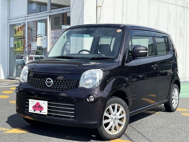 NISSAN