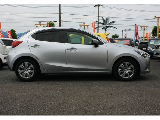 Car thumbnail 4
