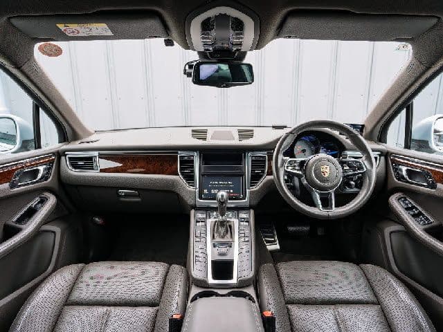 Car thumbnail 3